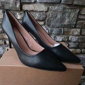 Classic Black pumps dress heel NWT